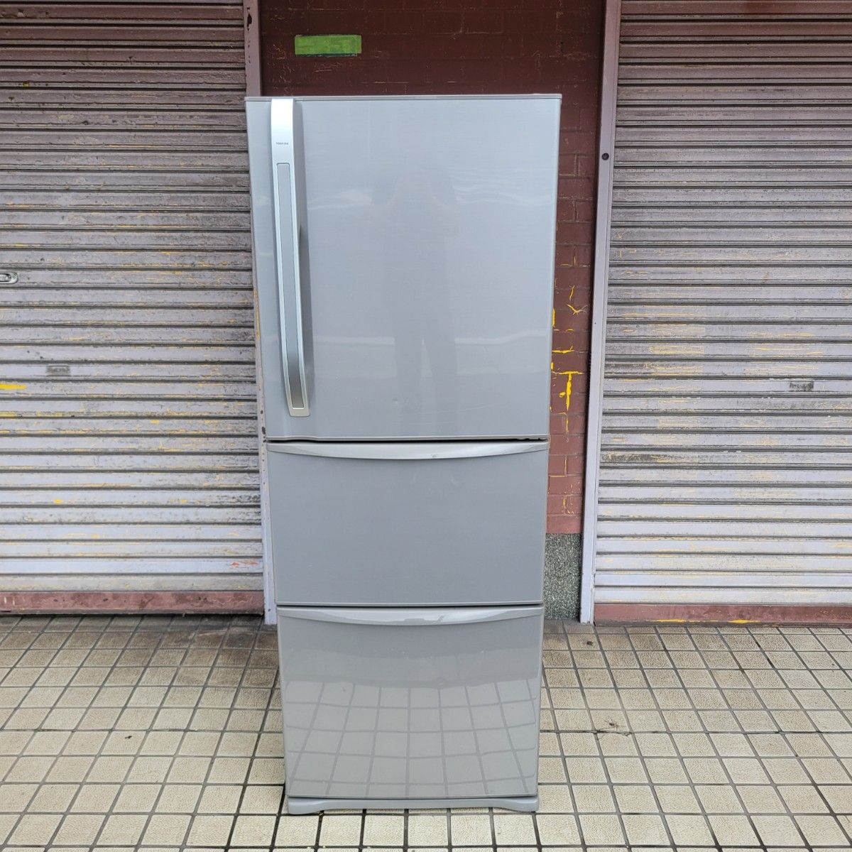 TOSHIBA ノンフロン冷凍冷蔵庫 東芝3ドア 339L自動製氷付き 全体 TOSHIBA ノンフロン冷凍冷蔵庫 東芝3ドア 339L自動製氷付き 全体