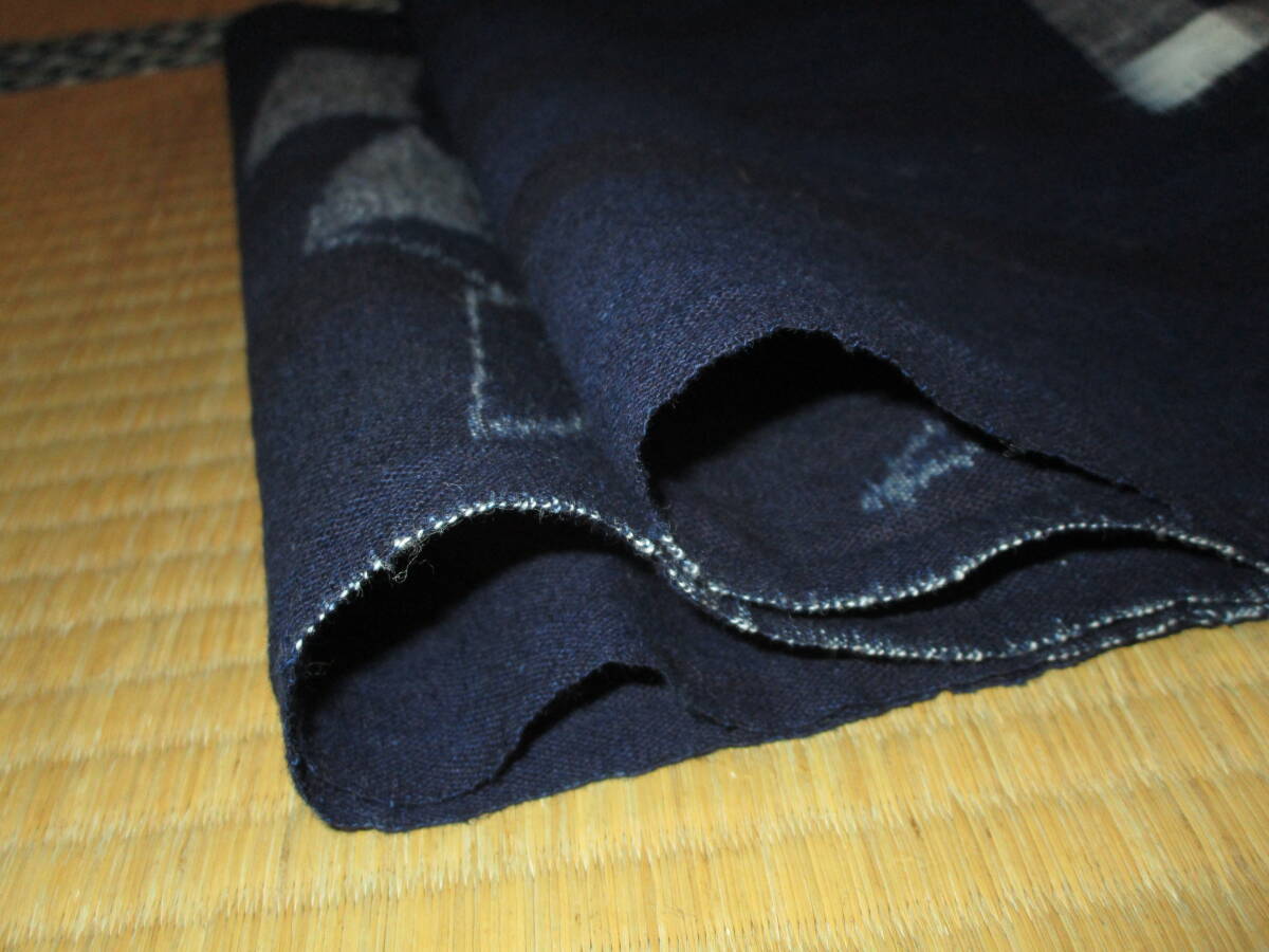 [ former times old cloth ] Taisho period less scratch . beautiful goods thick. Indigo . hand woven tree cotton ..1 width ( length 143) * bundle .....*