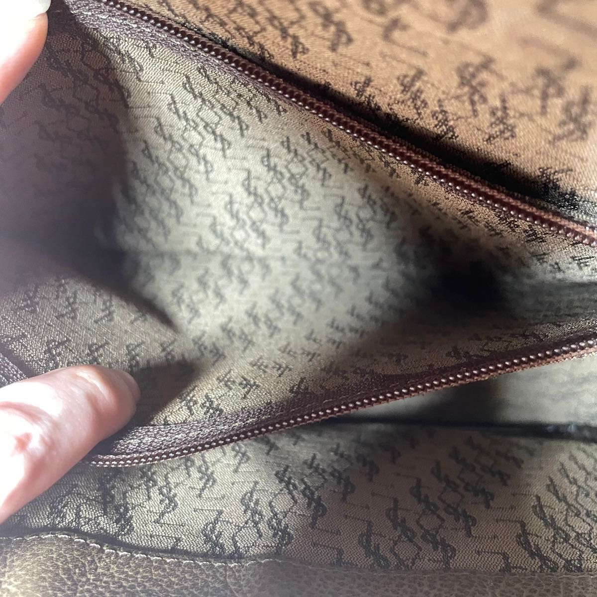 ysl イヴサンローラン レザー ショルダーバッグ ブラック 黒 ysl イヴサンローラン レザー ショルダーバッグ ブラック 黒