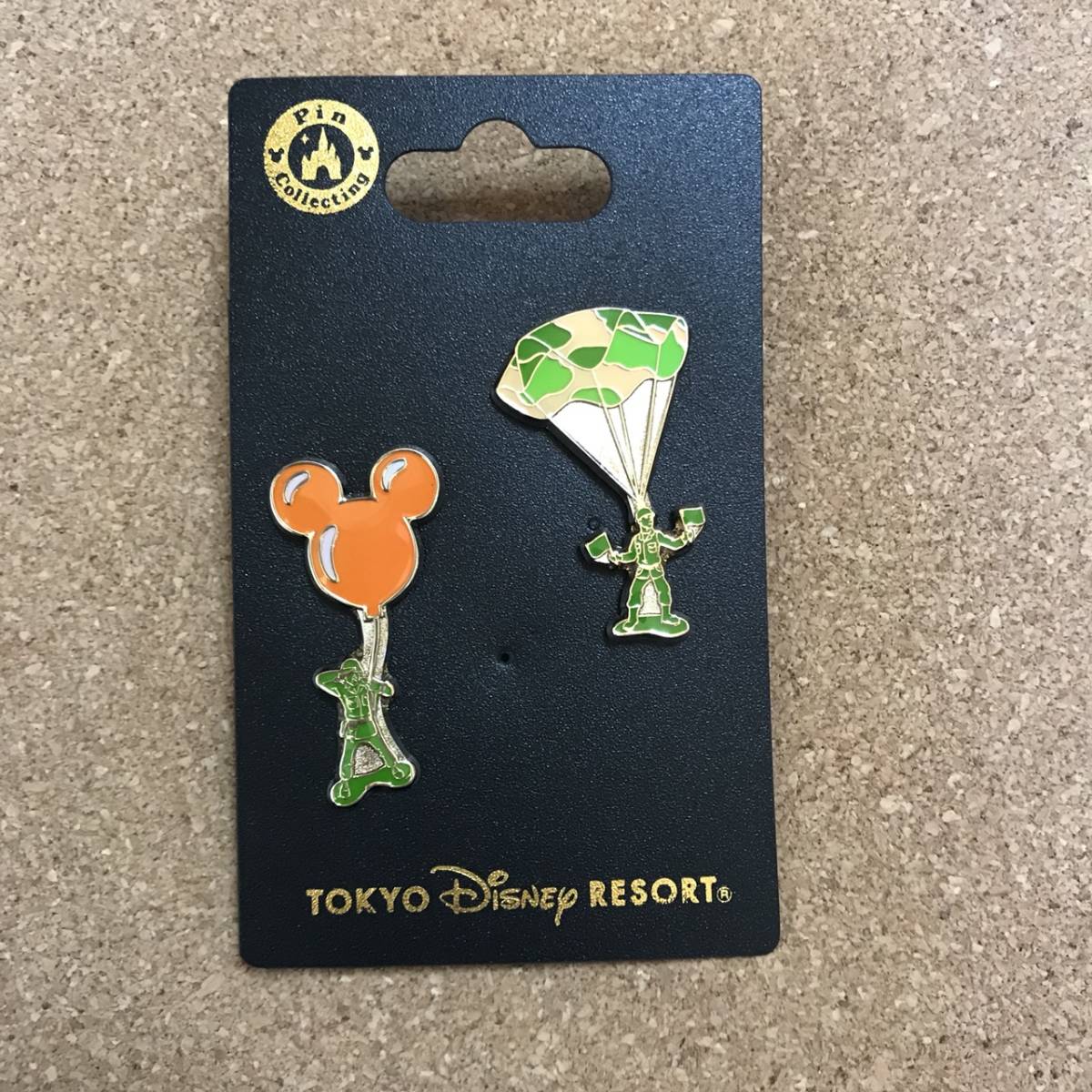  Disney Toy Story : green Army men : pin badge,.., white flag, pin tore