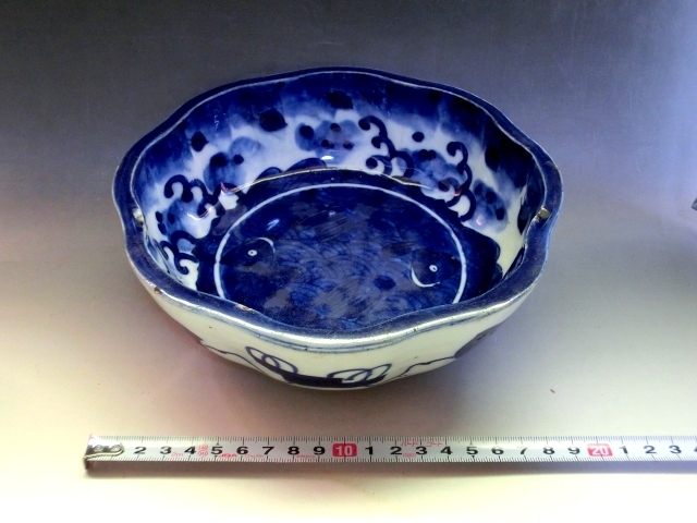 大鉢□伊万里染付花弁型鯉紋ベロ藍鉢唐草(江戸後期~明治期)古伊万里
