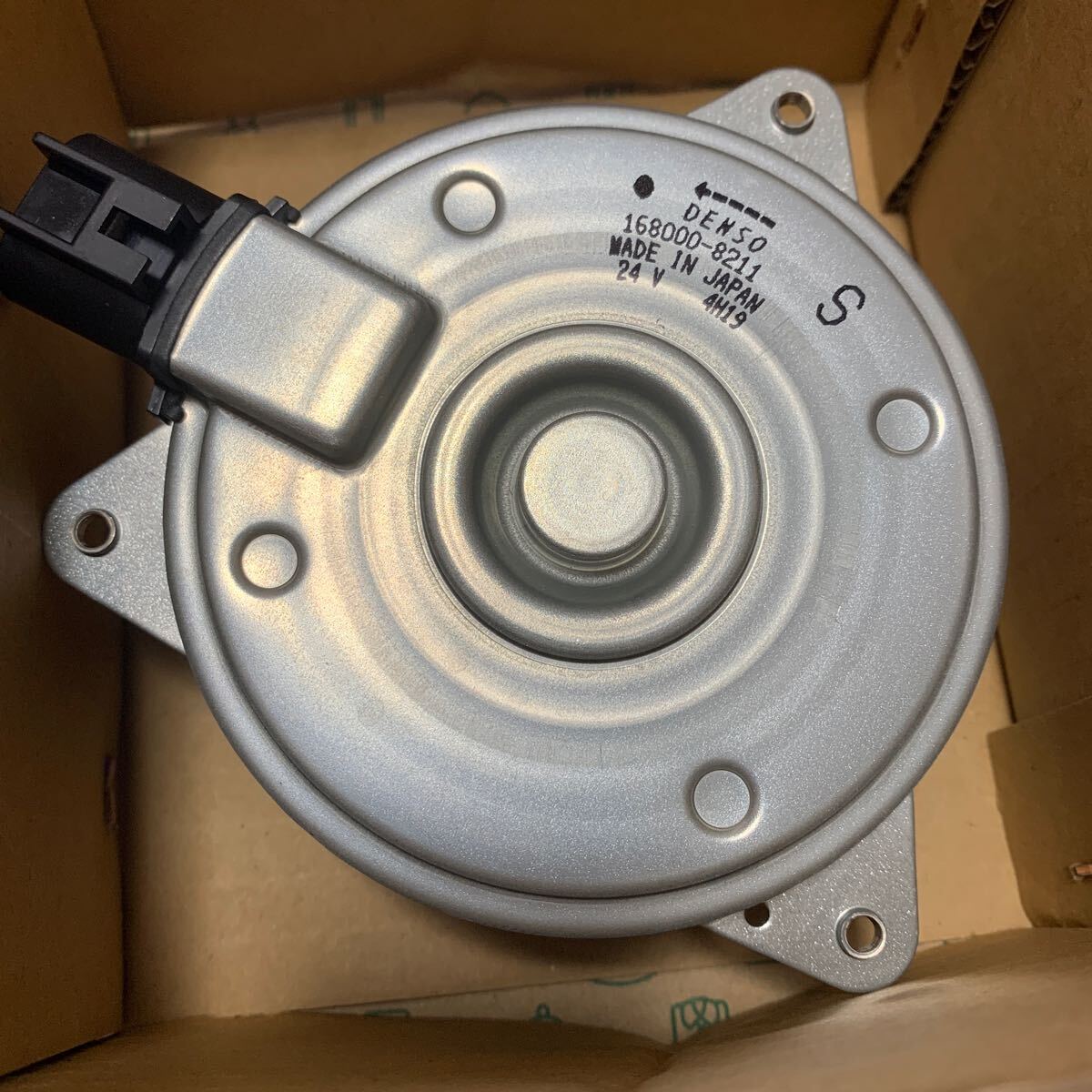 S8845-01100 日野 プロフィア コンデンサーモーター 純正品 S8845-01100 日野 プロフィア コンデンサーモーター 純正品