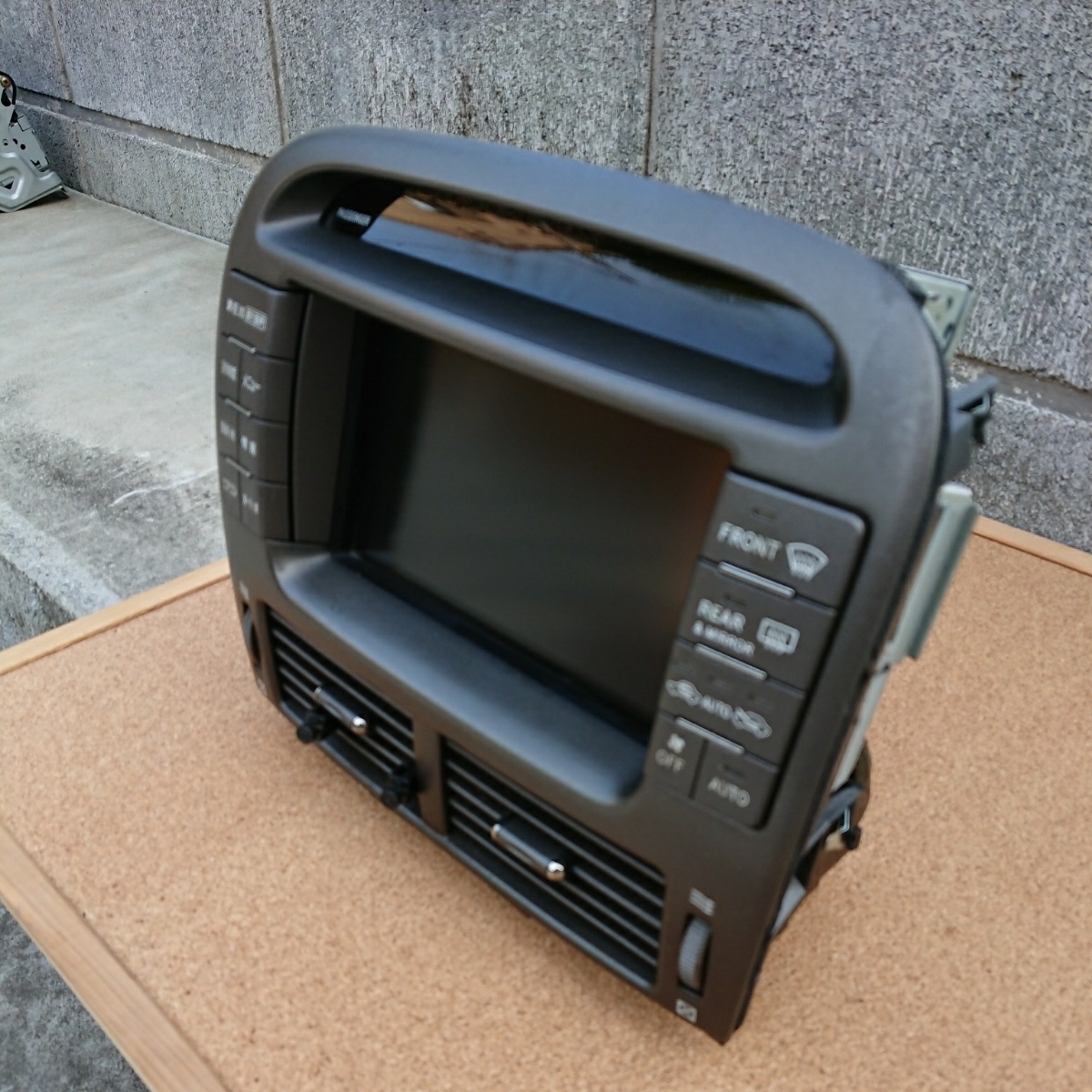 又々入荷トヨタセルシオUCF30用純正ナビモニター_画像2