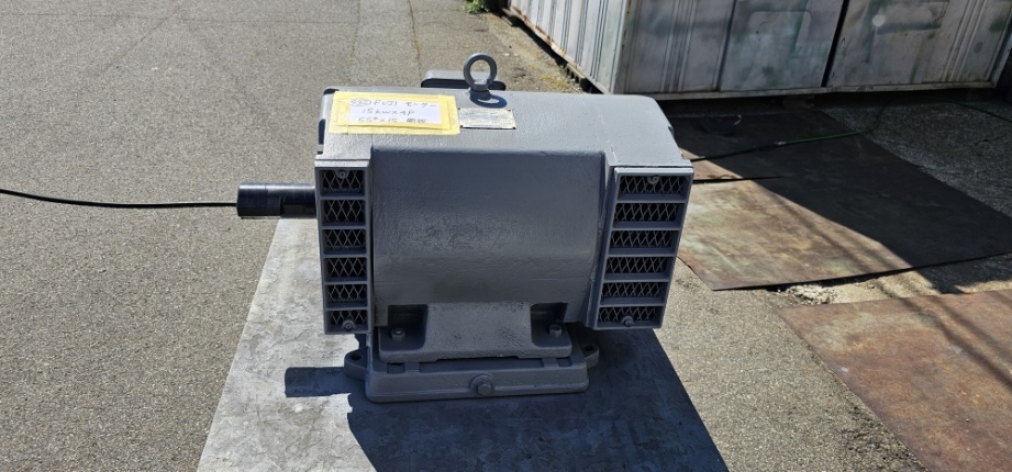 (432) FUJI モーター 15kw×4P シャフト 55パイ、キー巾 15mm ★ 動作確認済 ★ 中古 モーター モートル 15kw 4P 三相 3相 200V