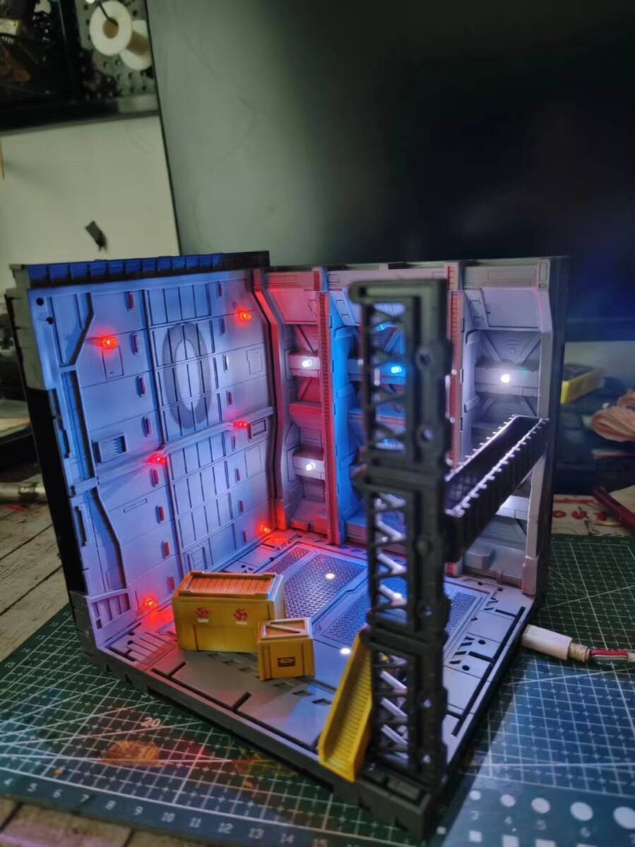 ジオラマ作品 ガンダム システムベース 格納庫 基地(縦15横15奥 ジオラマ作品 ガンダム システムベース 格納庫 基地(縦15横15奥
