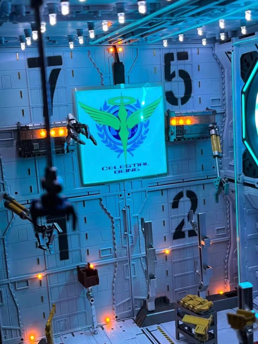 ジオラマ作品 ガンダム システムベース 格納庫 基地(縦33横31奥 ジオラマ作品 ガンダム システムベース 格納庫 基地(縦33横31奥