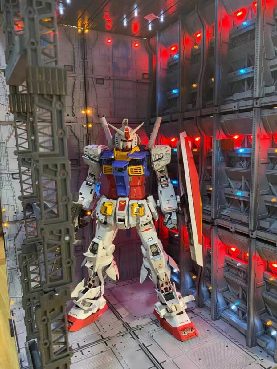 ガンダム ジオラマ システムベース 格納庫 基地(ホワイト縦49横 ガンダム ジオラマ システムベース 格納庫 基地(ホワイト縦49横