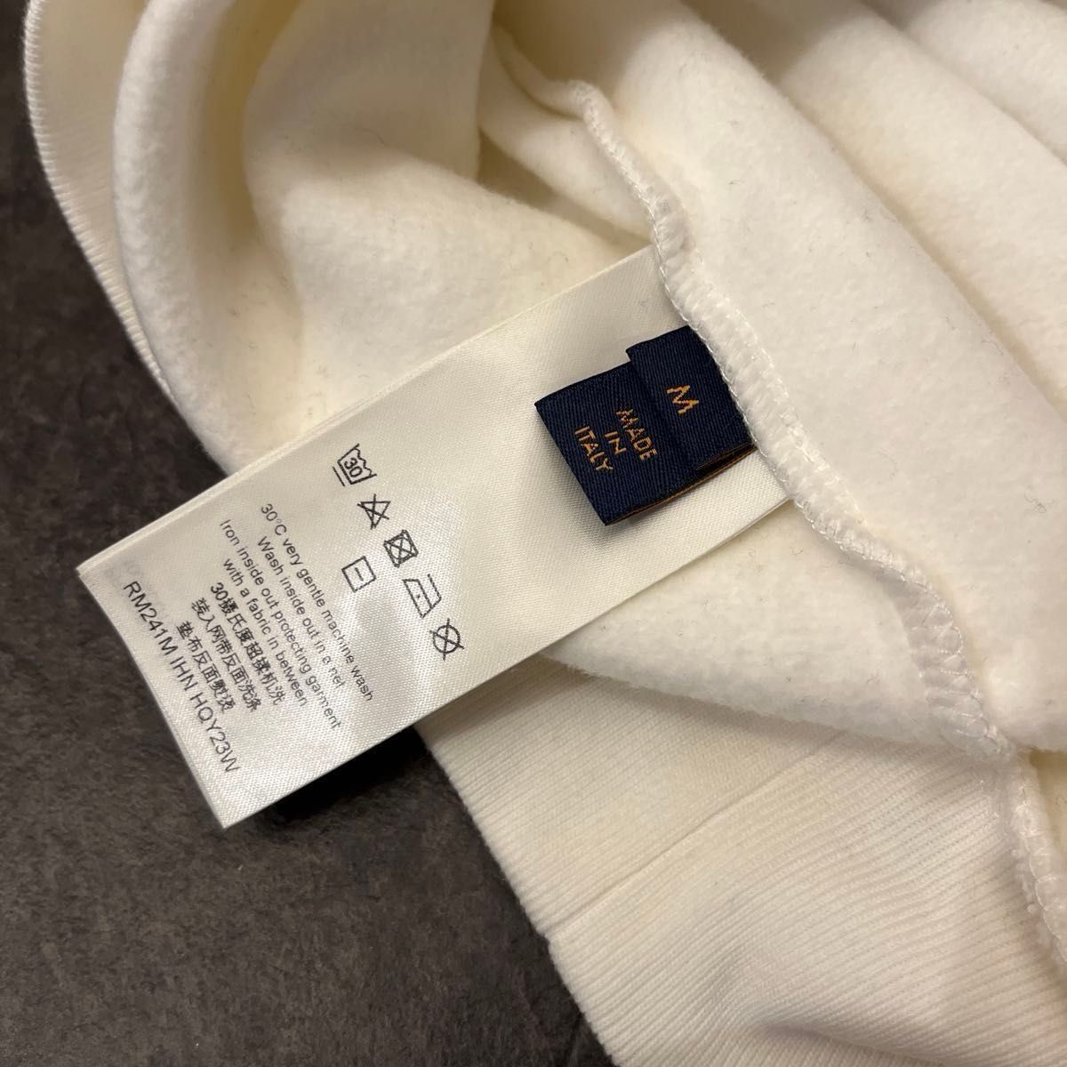 LOUIS VUITTONルイヴィトン トップス スウェット Mサイズ ロゴ LOUIS VUITTONルイヴィトン トップス スウェット Mサイズ ロゴ