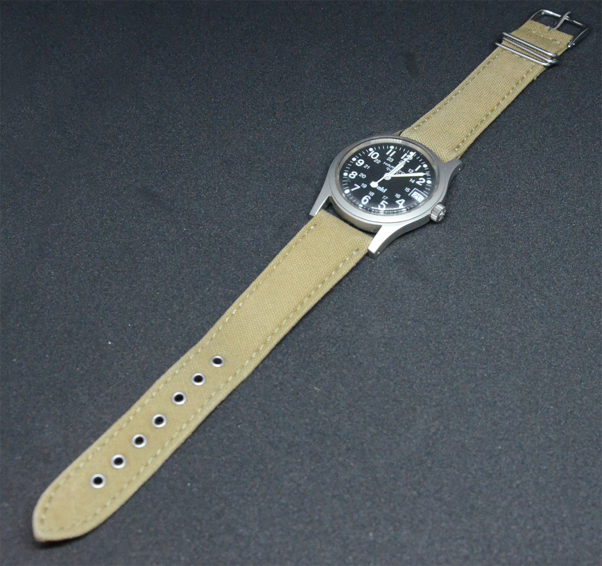 Yahoo!オークション - HAMILTON Khaki 9797 クォーツ デイト 黒 Yahoo!オークション - HAMILTON Khaki 9797 クォーツ デイト 黒