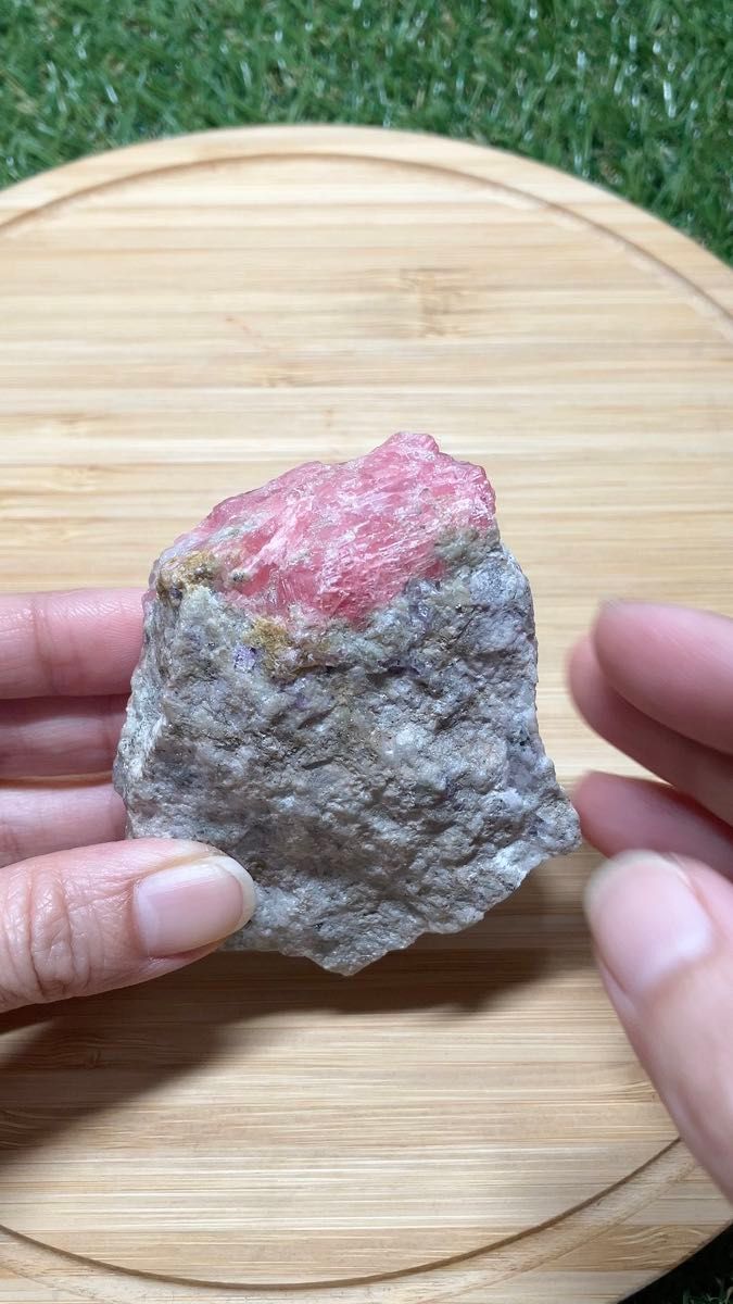 ロードクロサイト／インカローズ　菱マンガン鉱　原石　フローライト／パイライト共生　天然石　