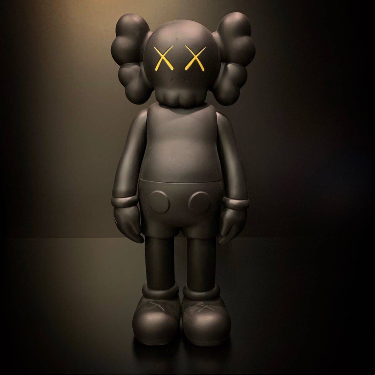 Toy Plus限定MEDICOM TOY KAWS COMPANION OPEN EDITION / BLACK / 大頭熊公仔 kauzu 模型    原文:Toy Plus限定 MEDICOM TOY KAWS COMPANION OPEN EDITION / BLACK / ベアブリック カウズ フィギュア