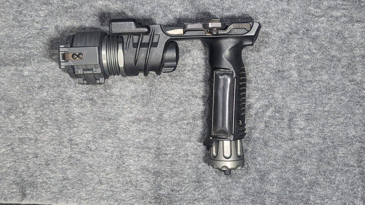実物 SUREFIRE M900 フォアグリップ ウェポンライト Surefire 実物 SUREFIRE M900 フォアグリップ ウェポンライト Surefire