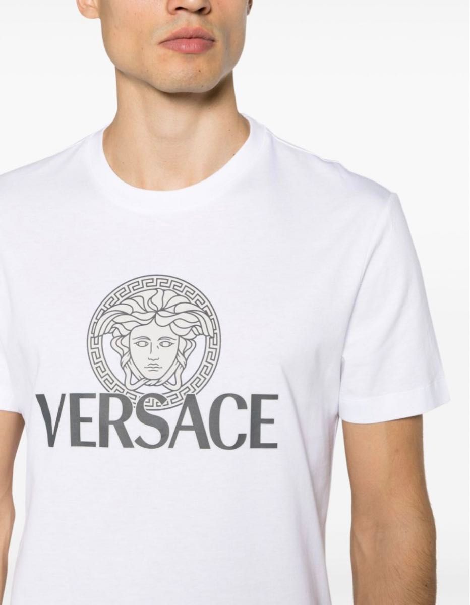 新品新作 ヴェルサーチ メデューサロゴTシャツ 定価71500円 新品新作 ヴェルサーチ メデューサロゴTシャツ 定価71500円