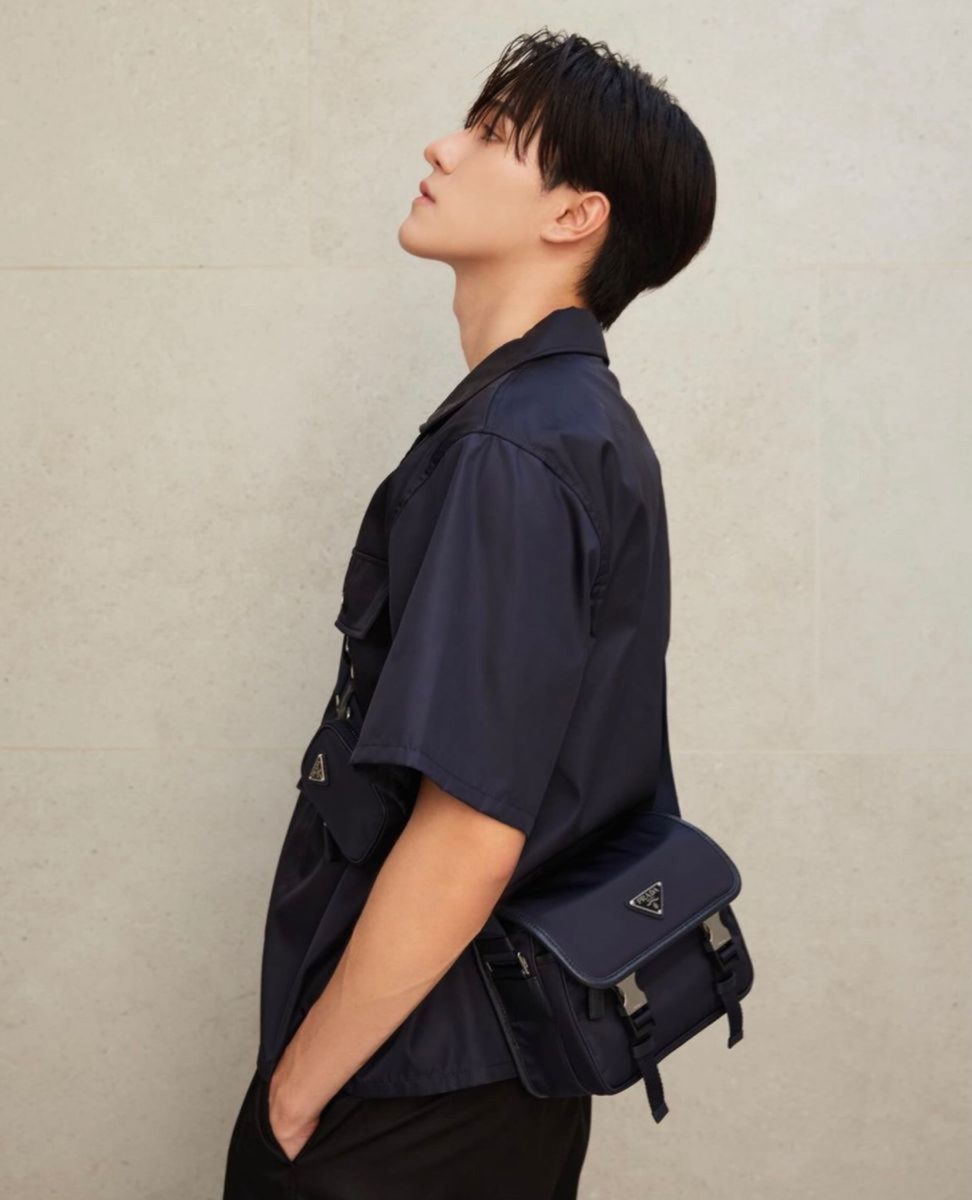 ハンター様専用】Prada Re-Nylon ナイロン 半袖シャツ 有名人 ハンター様専用】Prada Re-Nylon ナイロン 半袖シャツ 有名人