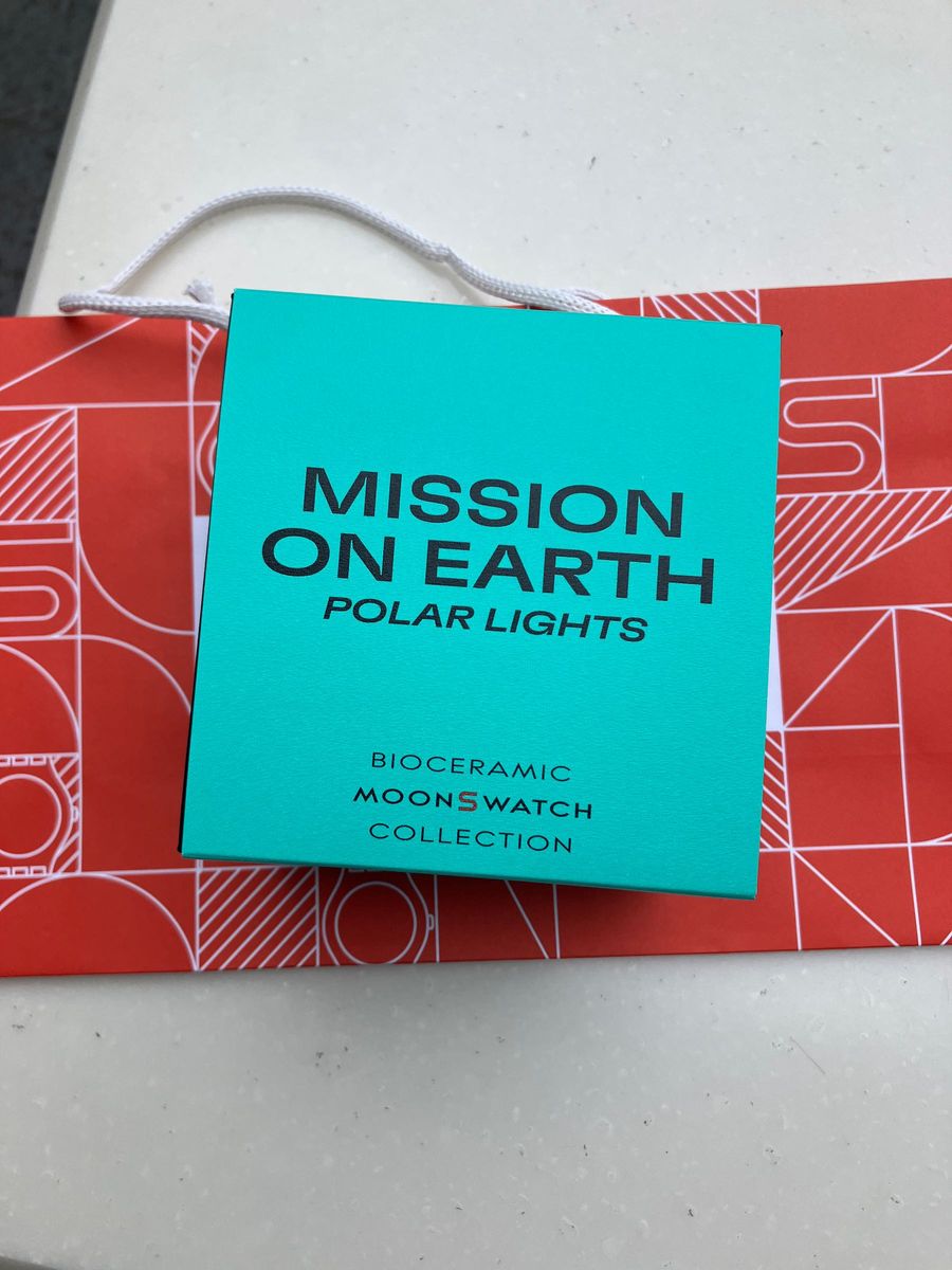 OMEGA X Swatch MISSION ON EARTH POLAR LIGHTS オメガ OMEGA X Swatch MISSION ON EARTH POLAR LIGHTS オメガ