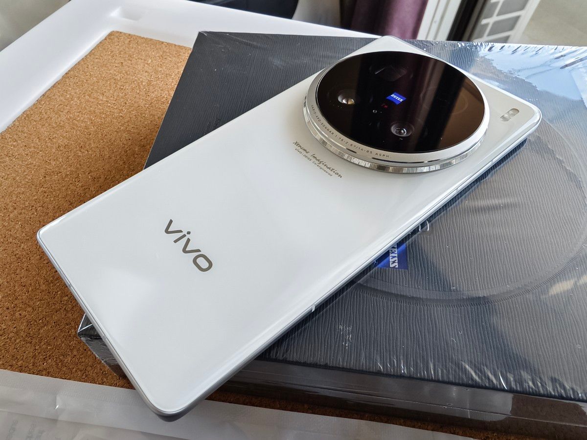 ほぼ新品 SIMフリー Vivo X100 Ultra 5G V2366GA 256GB ホワイト ほぼ新品 SIMフリー Vivo X100 Ultra 5G V2366GA 256GB ホワイト