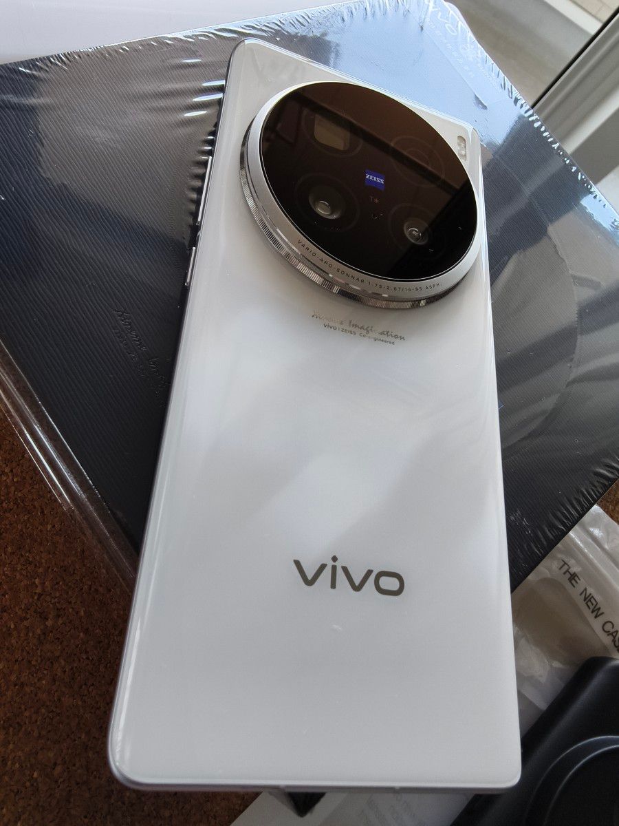 ほぼ新品 SIMフリー Vivo X100 Ultra 5G V2366GA 256GB ホワイト ほぼ新品 SIMフリー Vivo X100 Ultra 5G V2366GA 256GB ホワイト