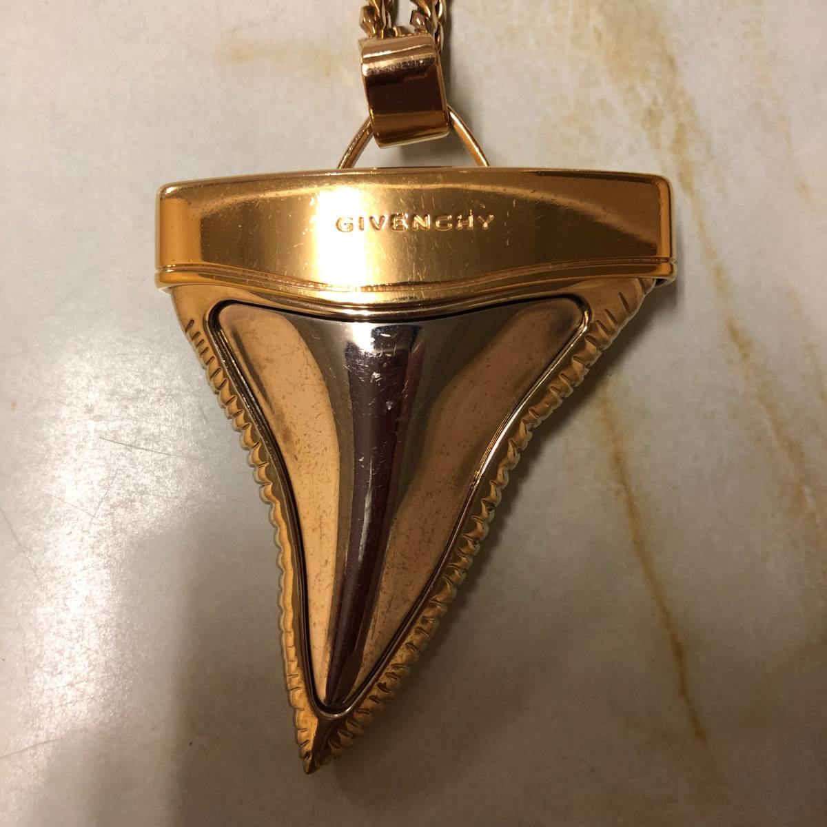 正規品 Givenchy Shark Tooth necklace GOLD シャーク トゥース 伊勢丹新宿 購入 【USED】