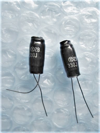 B0006 ゼウス? ZEUS? 銅箔スチロールコンデンサ 330pF±5 B0006 ゼウス? ZEUS? 銅箔スチロールコンデンサ 330pF±5