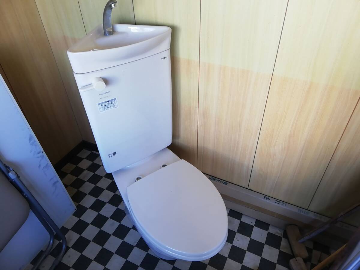 静岡県浜松市から 手渡しのみ TOTO 便器 CS510BM+SS511BABFS コンパクトリモデル 隅付きタンク トイレ コーナータイプ