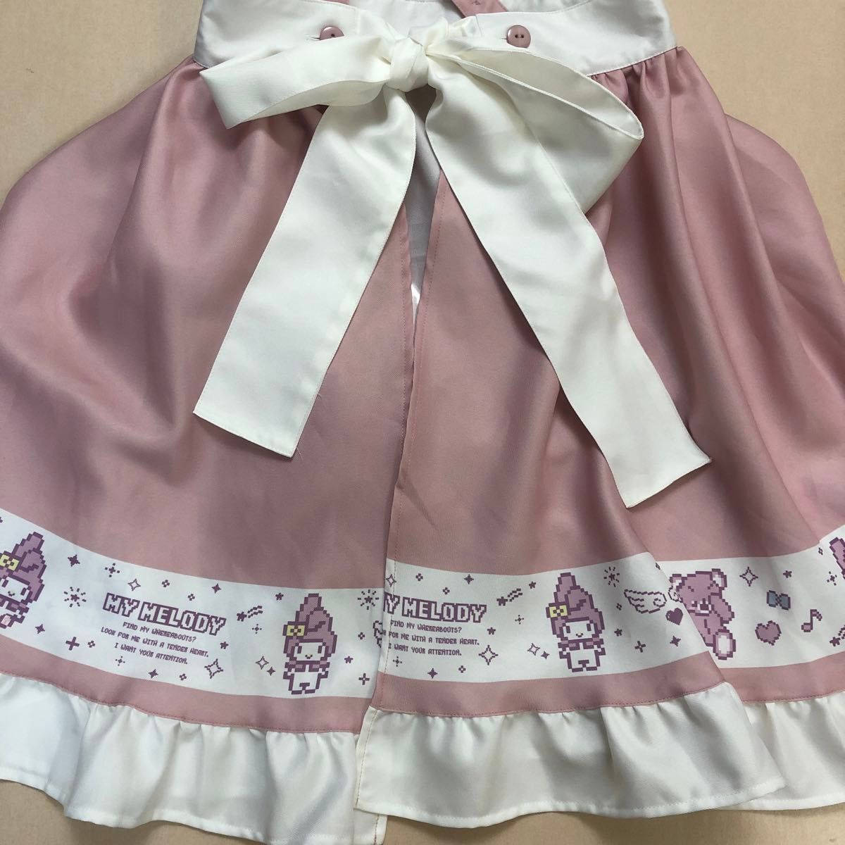サンリオ マイメロディ ヘッドドレス付メイド風エプロン サンリオ マイメロディ ヘッドドレス付メイド風エプロン