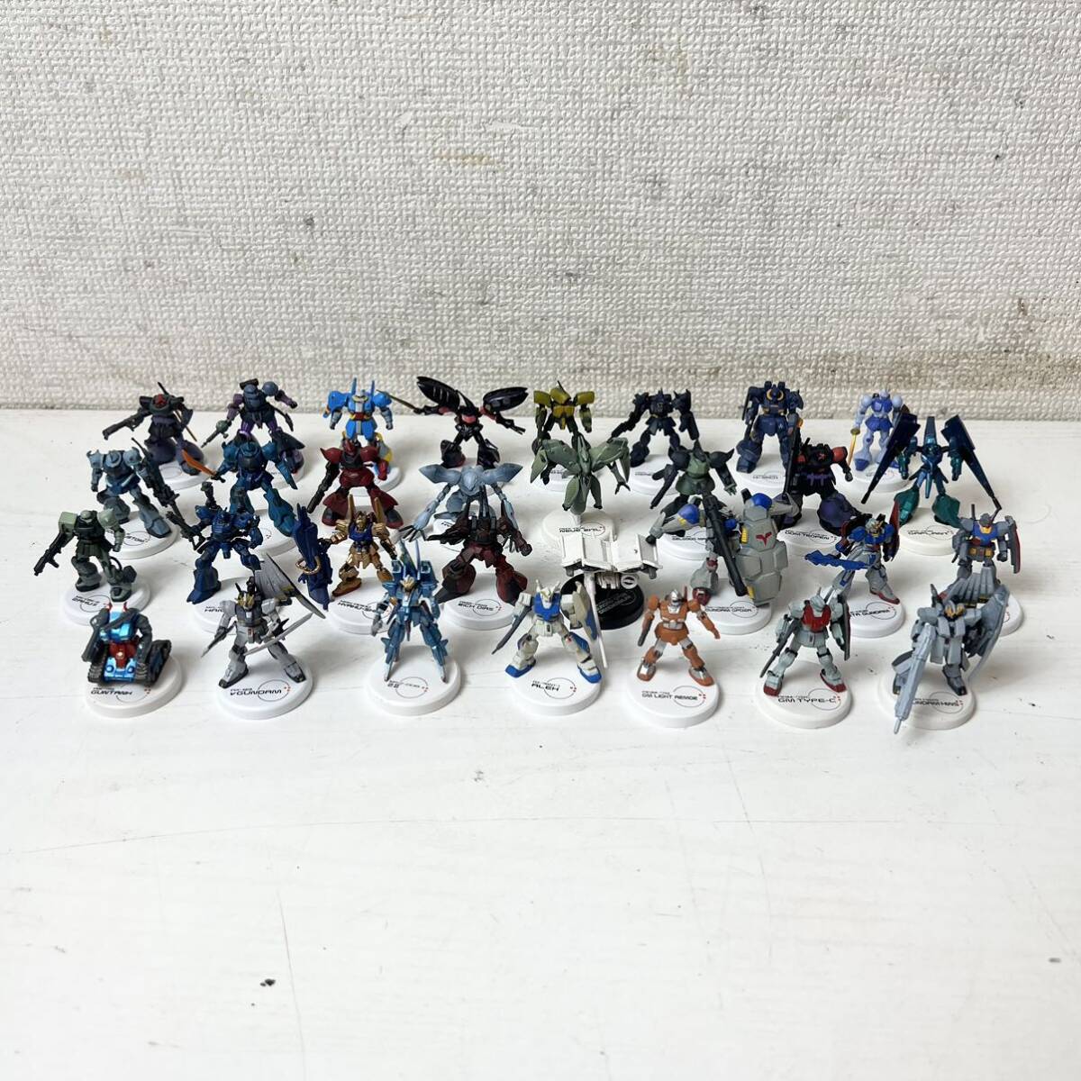 232*中古品 ガンダム ミニ フィギュア 大量 まとめ売り ミニ 232*中古品 ガンダム ミニ フィギュア 大量 まとめ売り ミニ