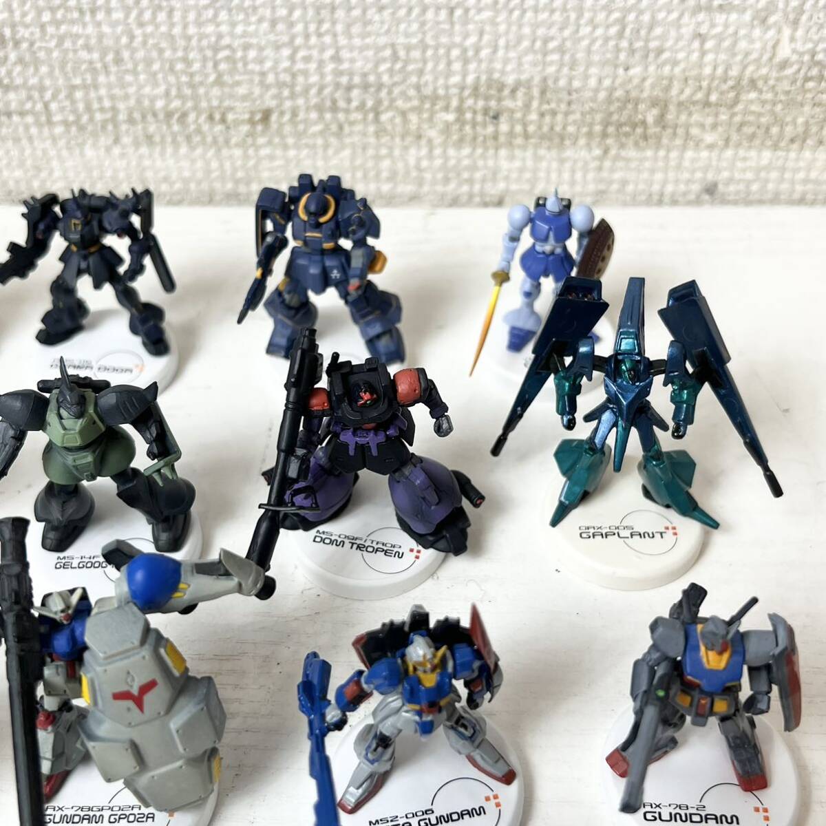 232*中古品 ガンダム ミニ フィギュア 大量 まとめ売り ミニ 232*中古品 ガンダム ミニ フィギュア 大量 まとめ売り ミニ