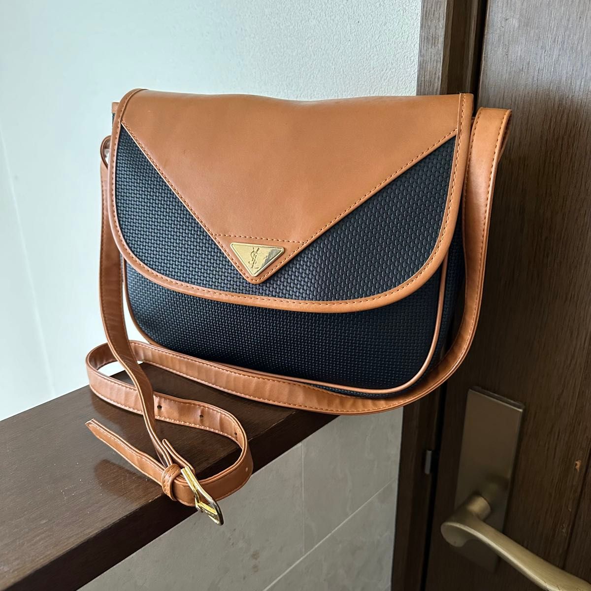 ヴィンテージ イヴサンローラン YSL レザー PVC 斜め掛け ヴィンテージ イヴサンローラン YSL レザー PVC 斜め掛け