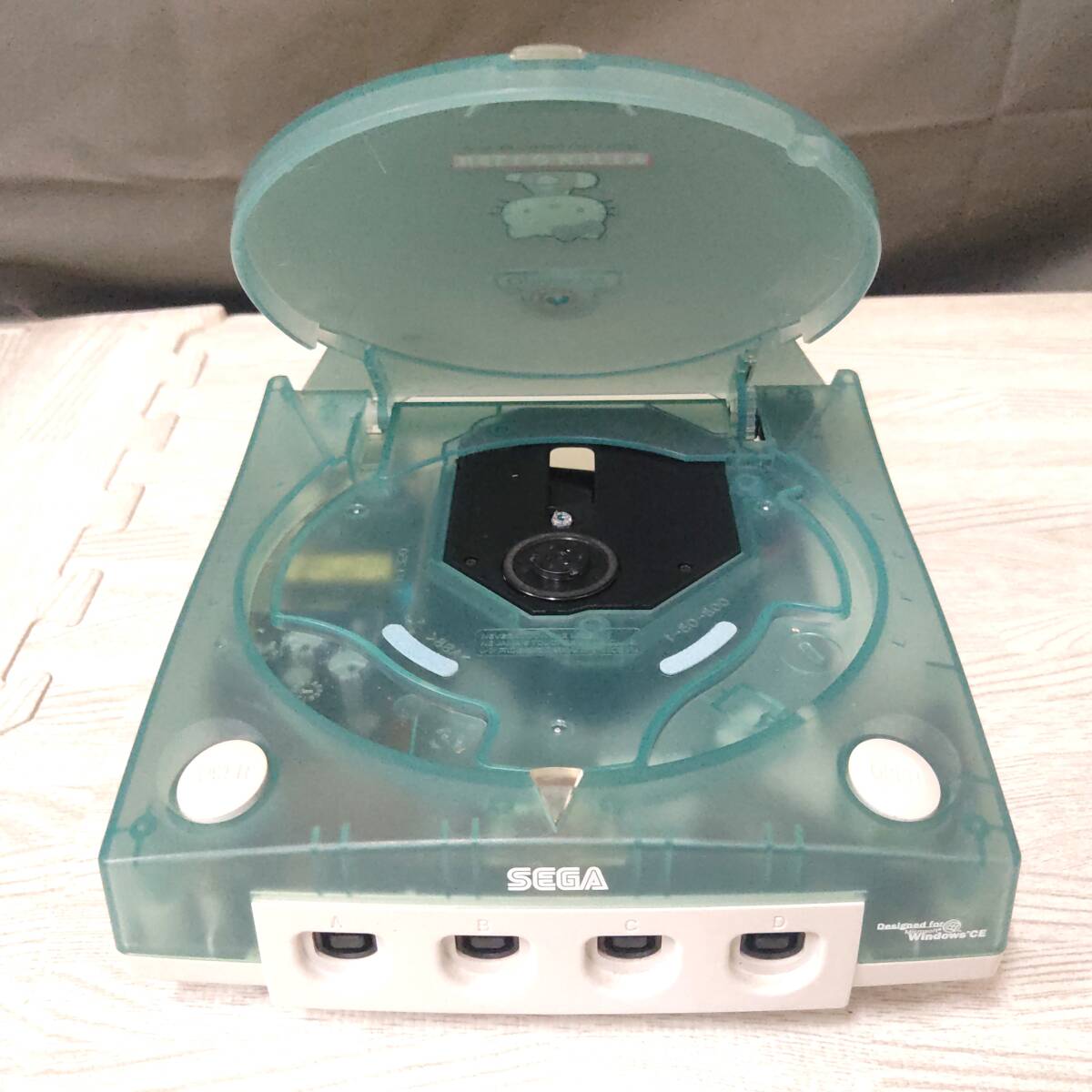 美品 キティ ドリームキャスト スケルトンブルー セガ HKT-3000 美品 キティ ドリームキャスト スケルトンブルー セガ HKT-3000