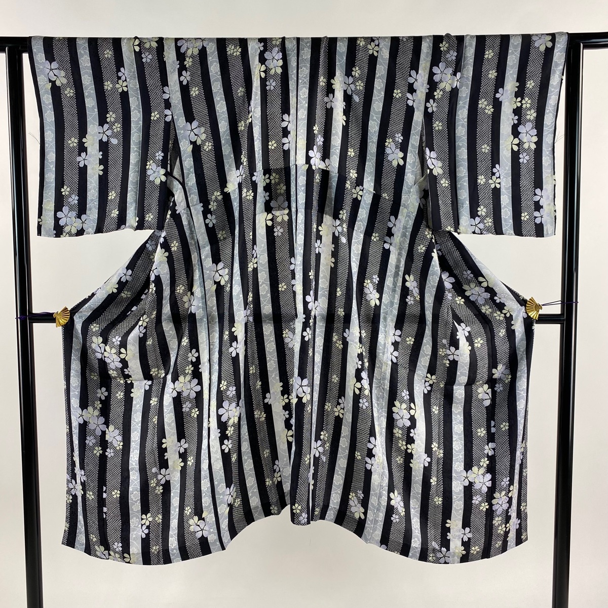 長襦袢 身丈123cm 裄丈65.5cm M 桜 縦縞 黒 正絹 美品 秀品 【中古】