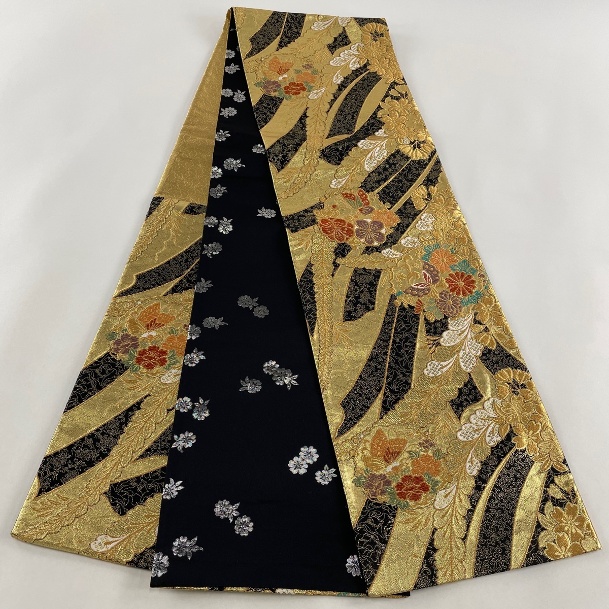 袋帯 美品 秀品 振袖向き 草花 金糸 箔 黒灰 六通 正絹 【中古 袋帯 美品 秀品 振袖向き 草花 金糸 箔 黒灰 六通 正絹 【中古