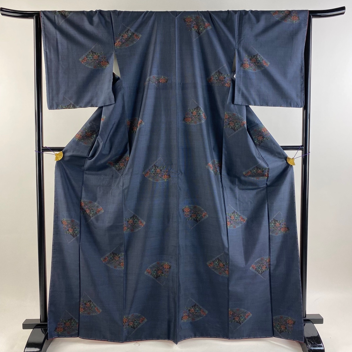 大島紬 身丈168.5cm 裄丈65.5cm M 袷 純泥染 扇 草花 紺色 正絹 美品 秀品 【中古】