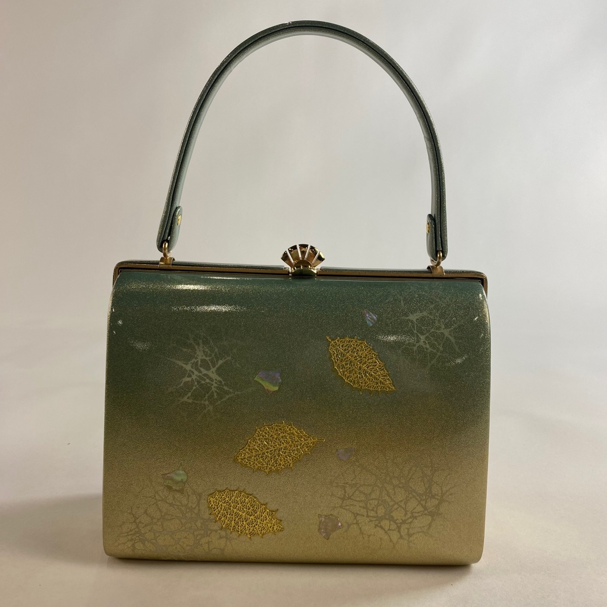 和装バッグ 優品 フォーマル 葉柄 金彩 薄緑 エナメル 和装小物 【中古】