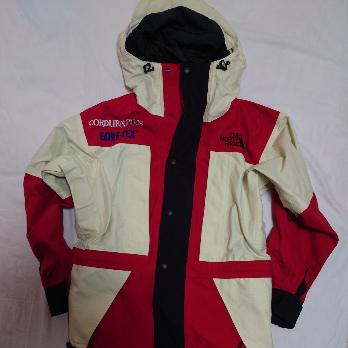THE NORTH FACE 日本企画 白S suprem元ネタ