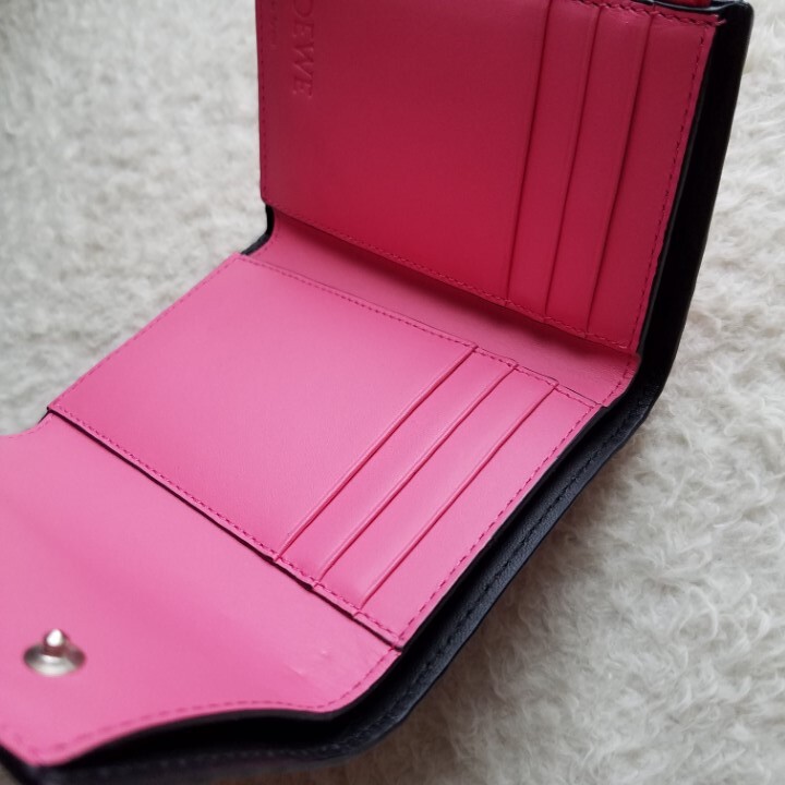 新品 LOEWE ロエベ リピート スモール バーティカル ウォレット 新品 LOEWE ロエベ リピート スモール バーティカル ウォレット