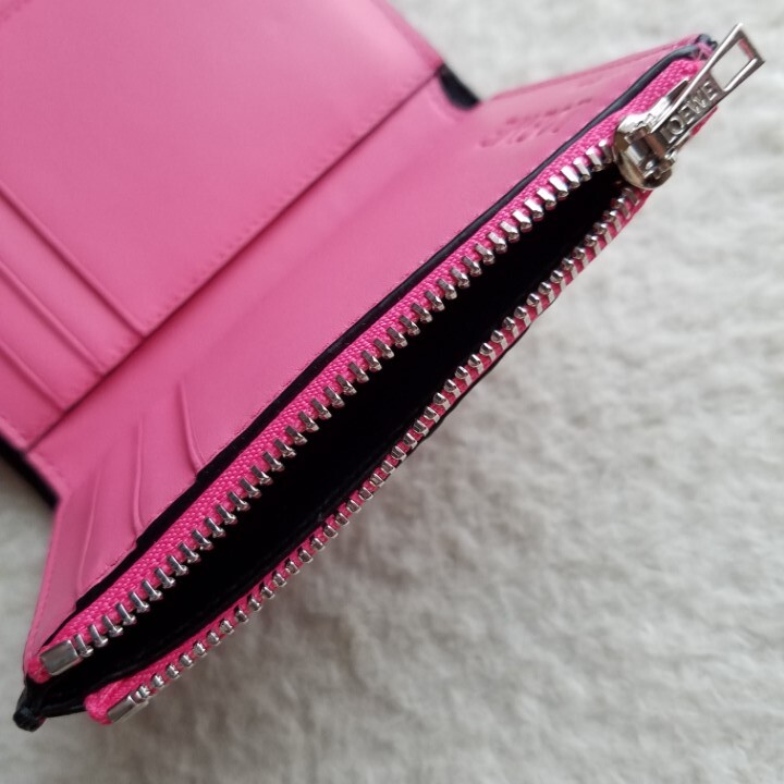 新品 LOEWE ロエベ リピート スモール バーティカル ウォレット 新品 LOEWE ロエベ リピート スモール バーティカル ウォレット