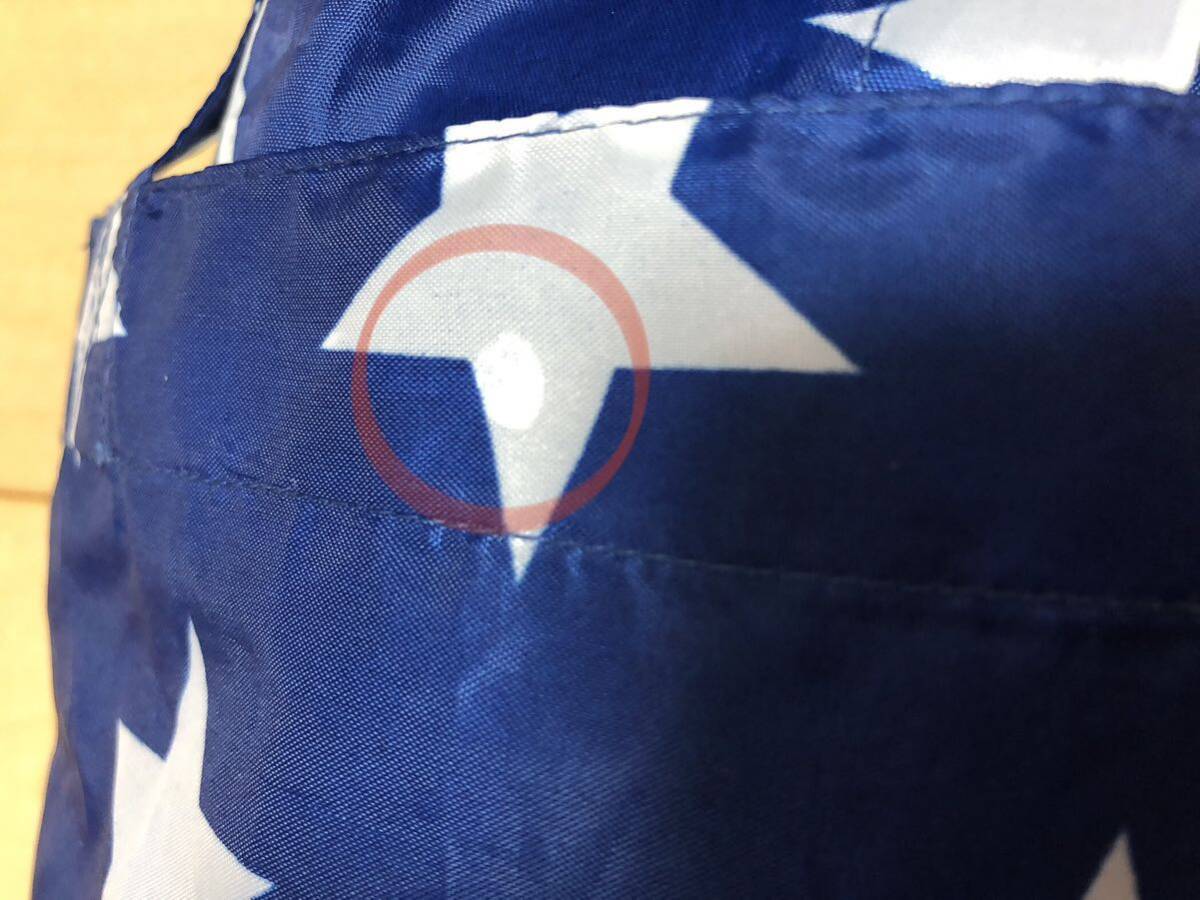 収納袋の上部に小さな白い汚れあり