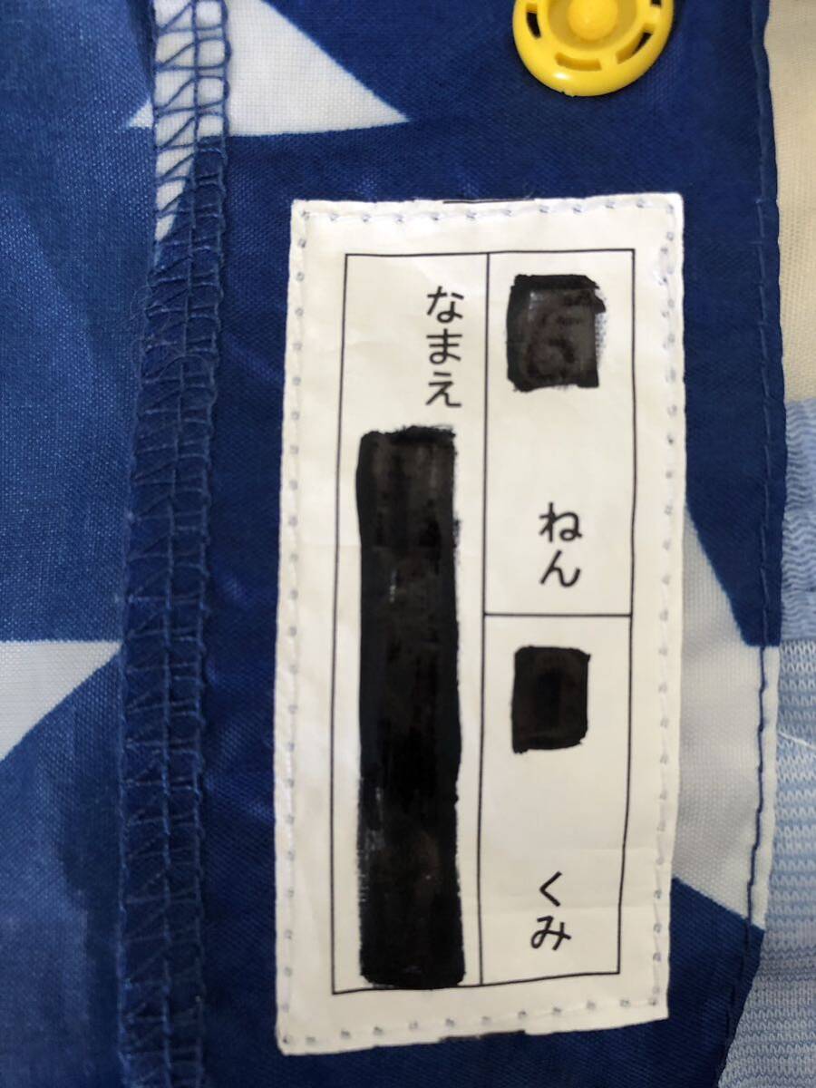 レインコート内側の裾に記名消去跡あり