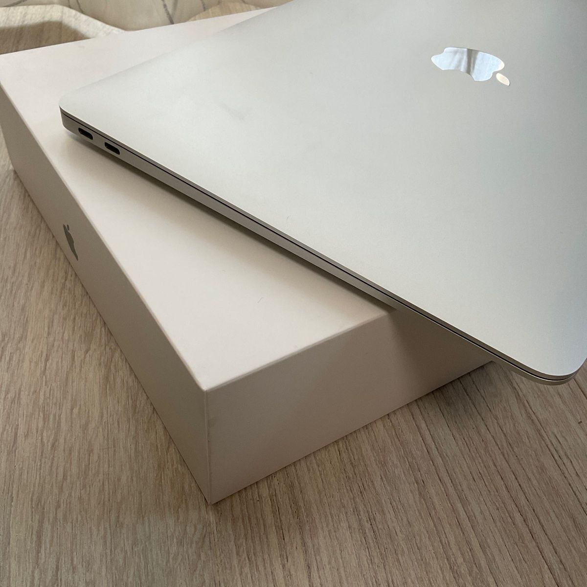 apple 13 3インチ m1 mac book air シルバー 8GBメモリー 256GB apple 13 3インチ m1 mac book air シルバー 8GBメモリー 256GB