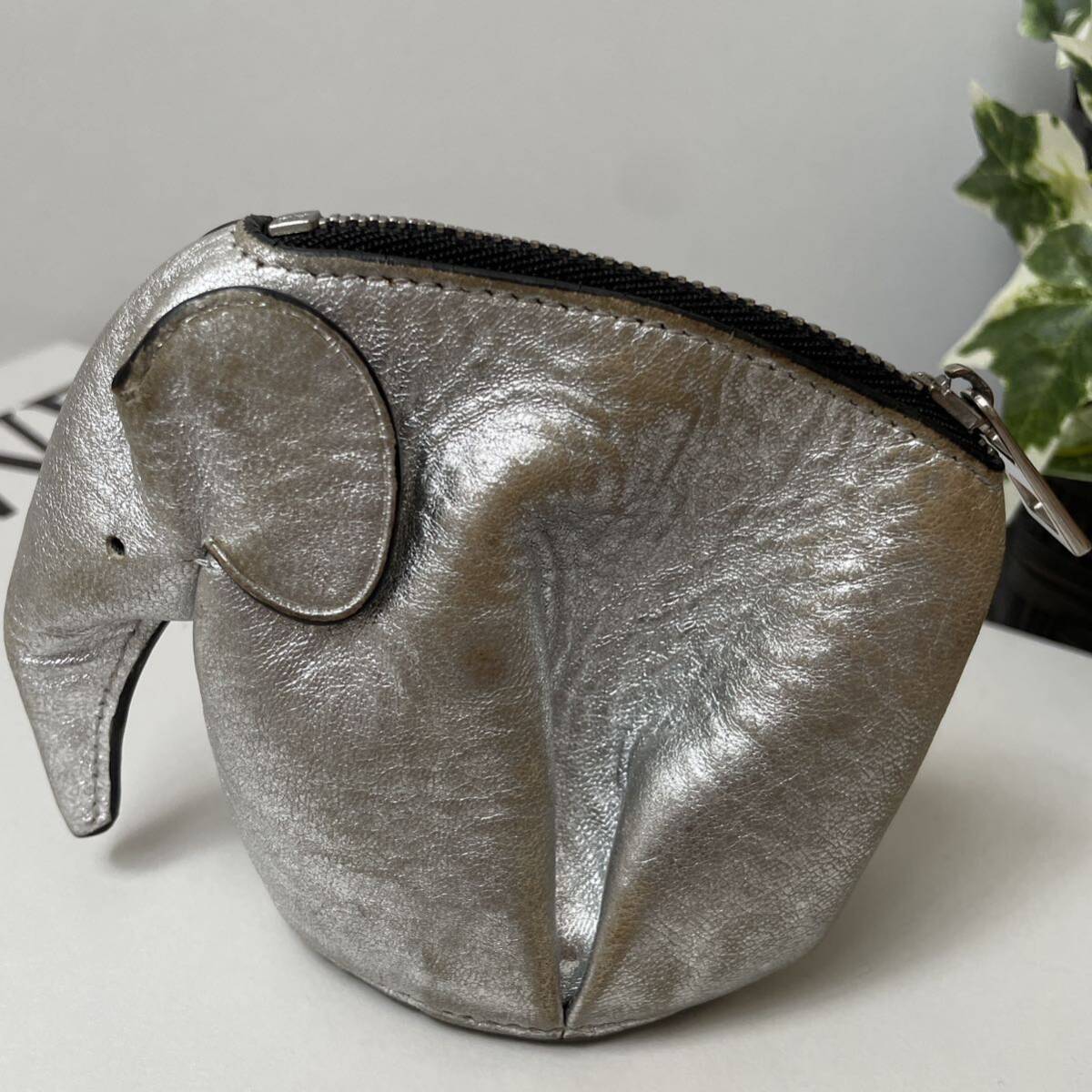 ロエベ LOEWE エレファント コインケース シルバ メタリック ロエベ LOEWE エレファント コインケース シルバ メタリック