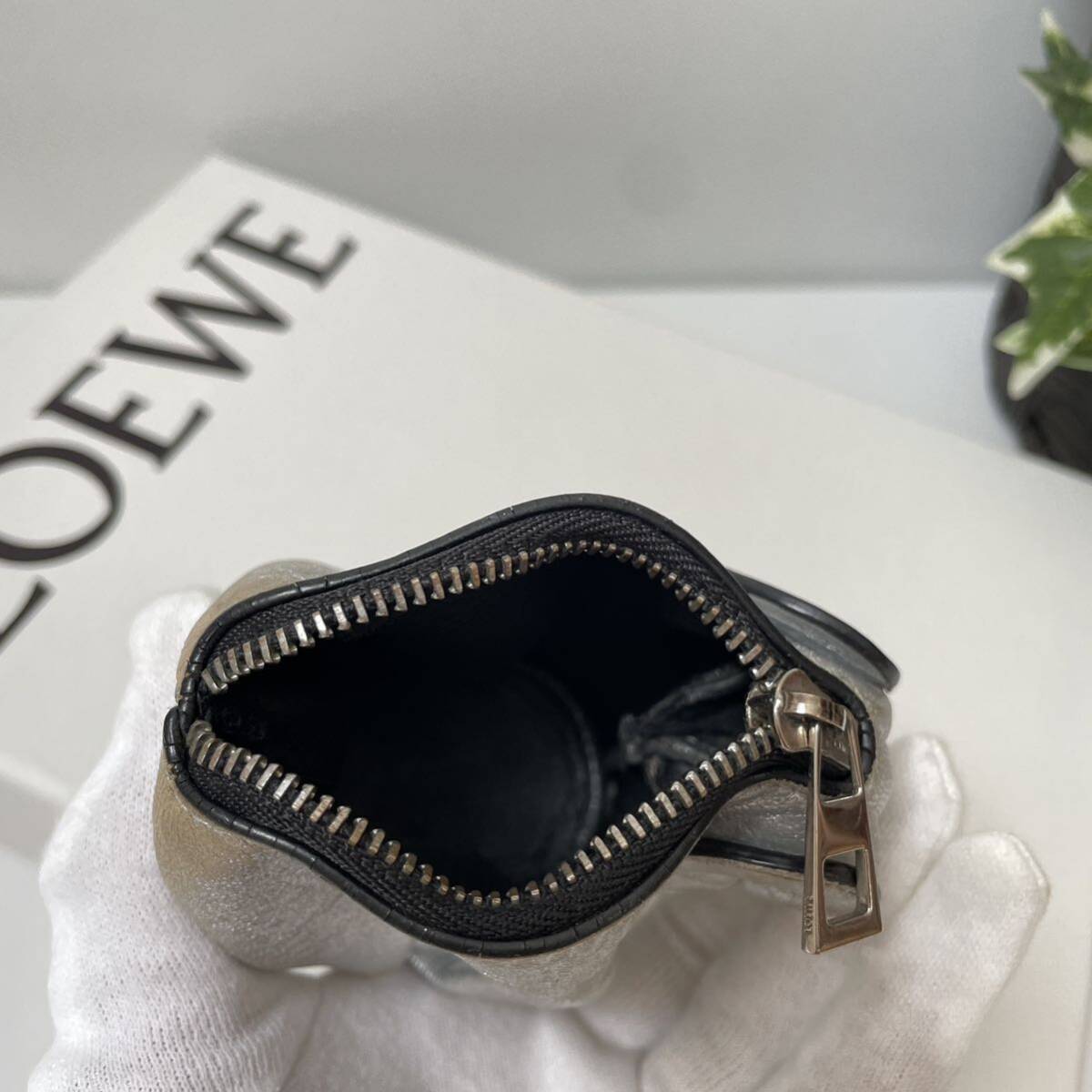 ロエベ LOEWE エレファント コインケース シルバ メタリック ロエベ LOEWE エレファント コインケース シルバ メタリック
