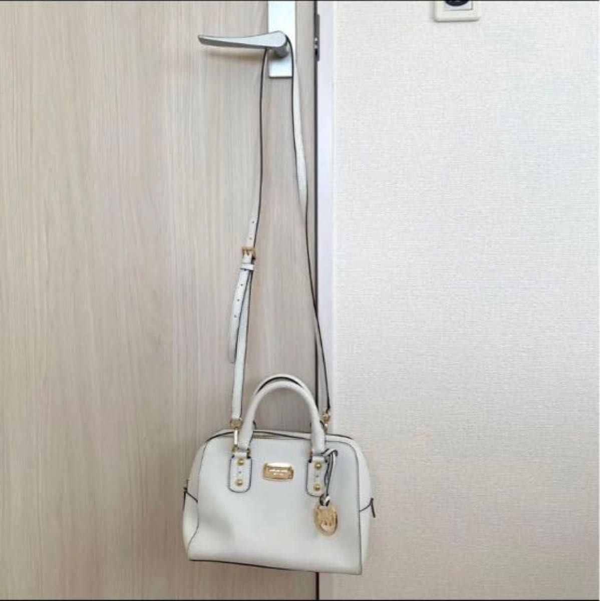 未使用 MICHAEL KORS マイケルコース 2ウェイ 白 レザー 未使用 MICHAEL KORS マイケルコース 2ウェイ 白 レザー