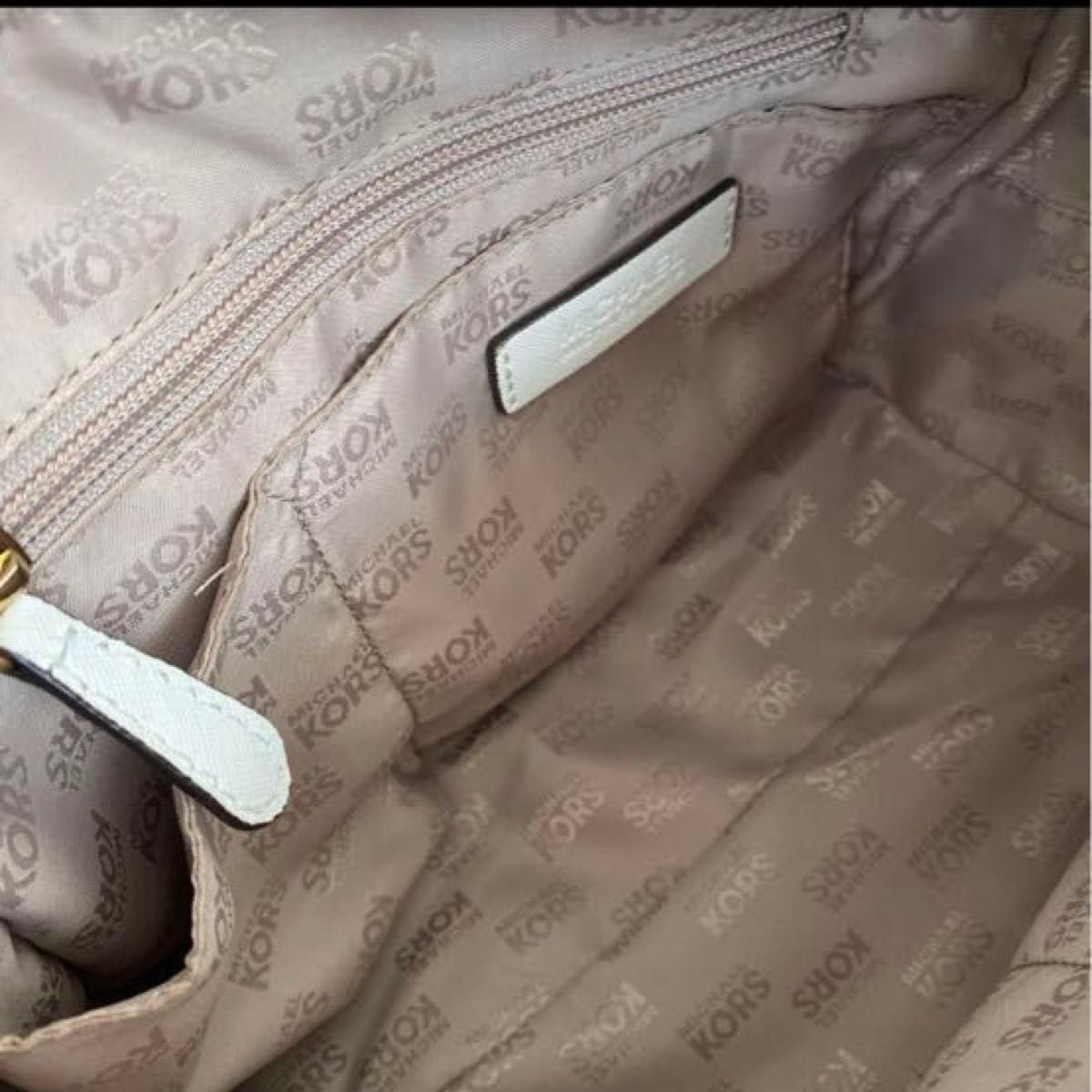 未使用 MICHAEL KORS マイケルコース 2ウェイ 白 レザー 未使用 MICHAEL KORS マイケルコース 2ウェイ 白 レザー