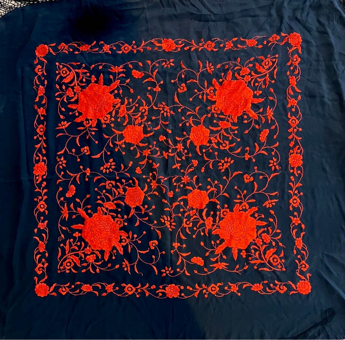 定番 フラメンコ マントン 黒×赤刺繍 シルク 中判110cm|Yahoo 定番 フラメンコ マントン 黒×赤刺繍 シルク 中判110cm|Yahoo