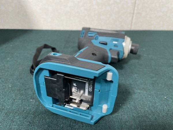 展示品【 マキタ / makita 充電式インパクトドライバ TD172D 展示品【 マキタ / makita 充電式インパクトドライバ TD172D