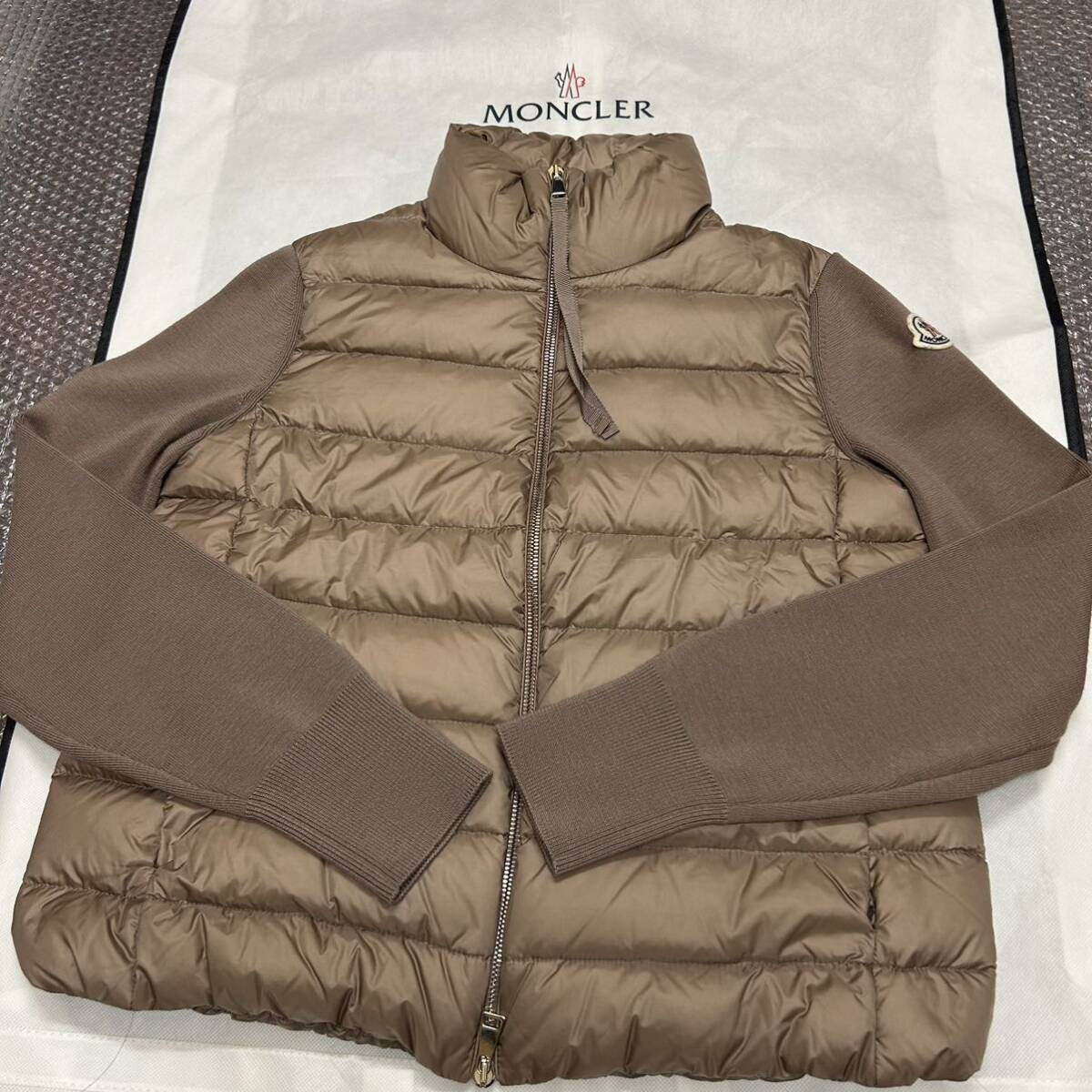 極美品】【レア】MONCLER モンクレール ダウンジャケット ニット 極美品】【レア】MONCLER モンクレール ダウンジャケット ニット