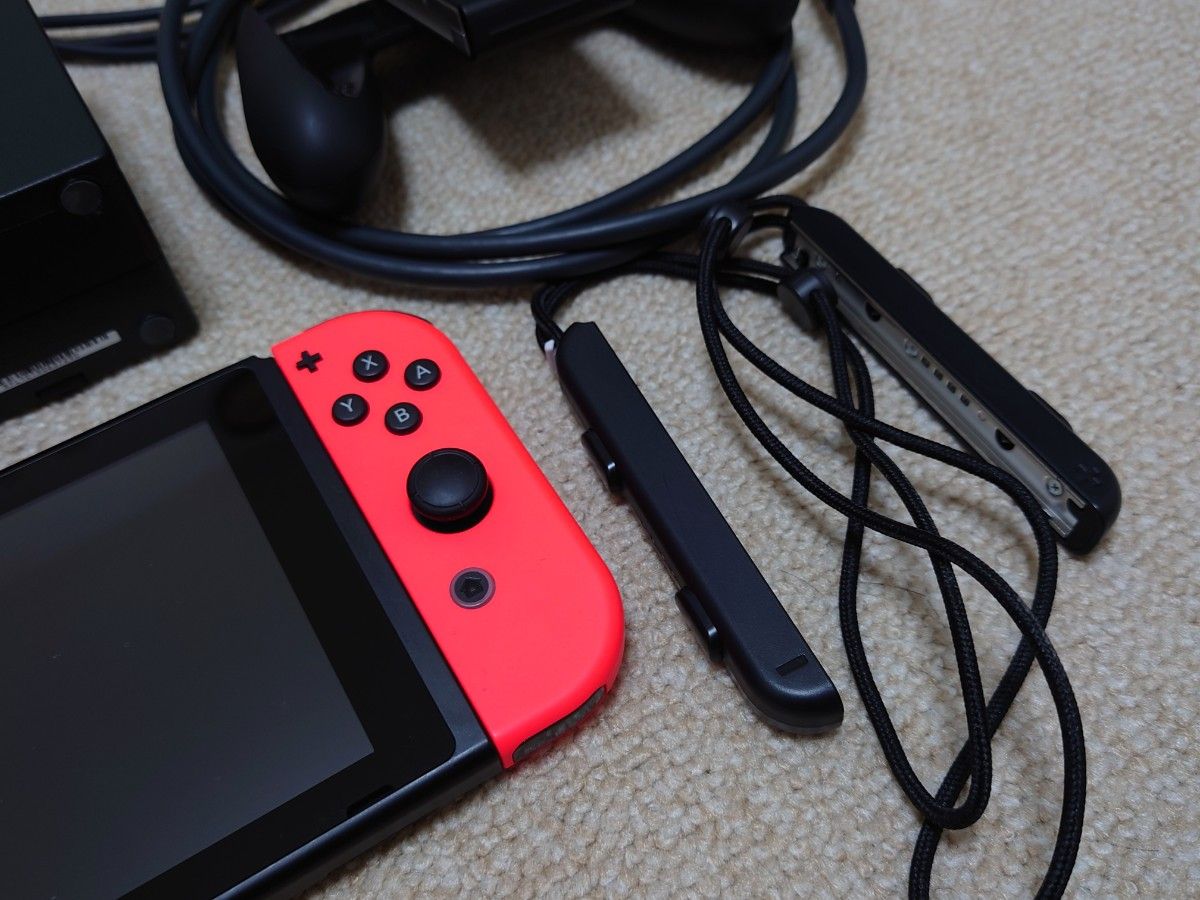 Nintendo Switch 本体+コントローラー 充電スタンド等 4点 Nintendo Switch 本体+コントローラー 充電スタンド等 4点
