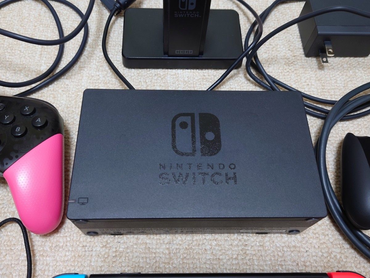 Nintendo Switch 本体+コントローラー 充電スタンド等 4点 Nintendo Switch 本体+コントローラー 充電スタンド等 4点