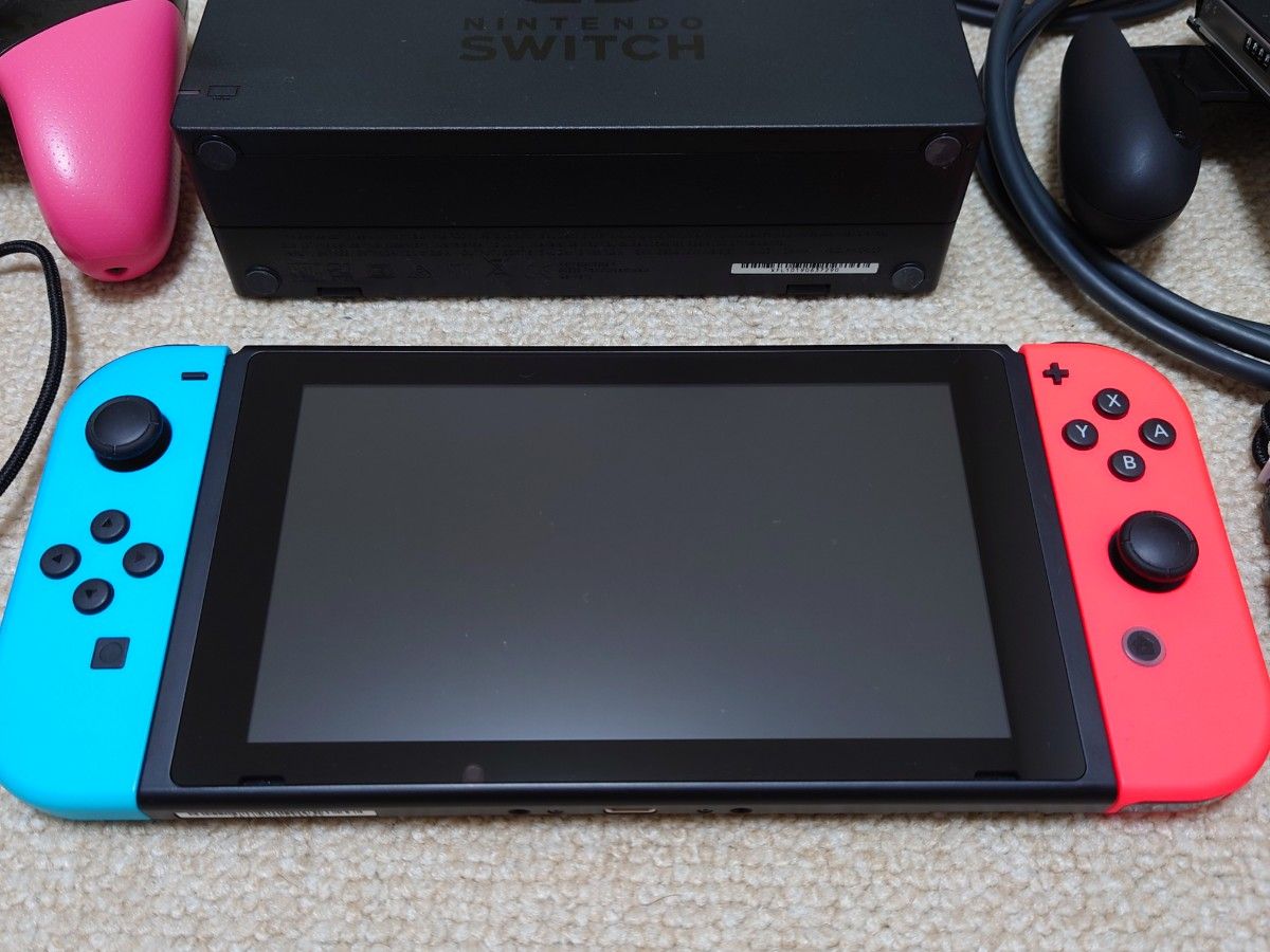 Nintendo Switch 本体+コントローラー 充電スタンド等 4点 Nintendo Switch 本体+コントローラー 充電スタンド等 4点