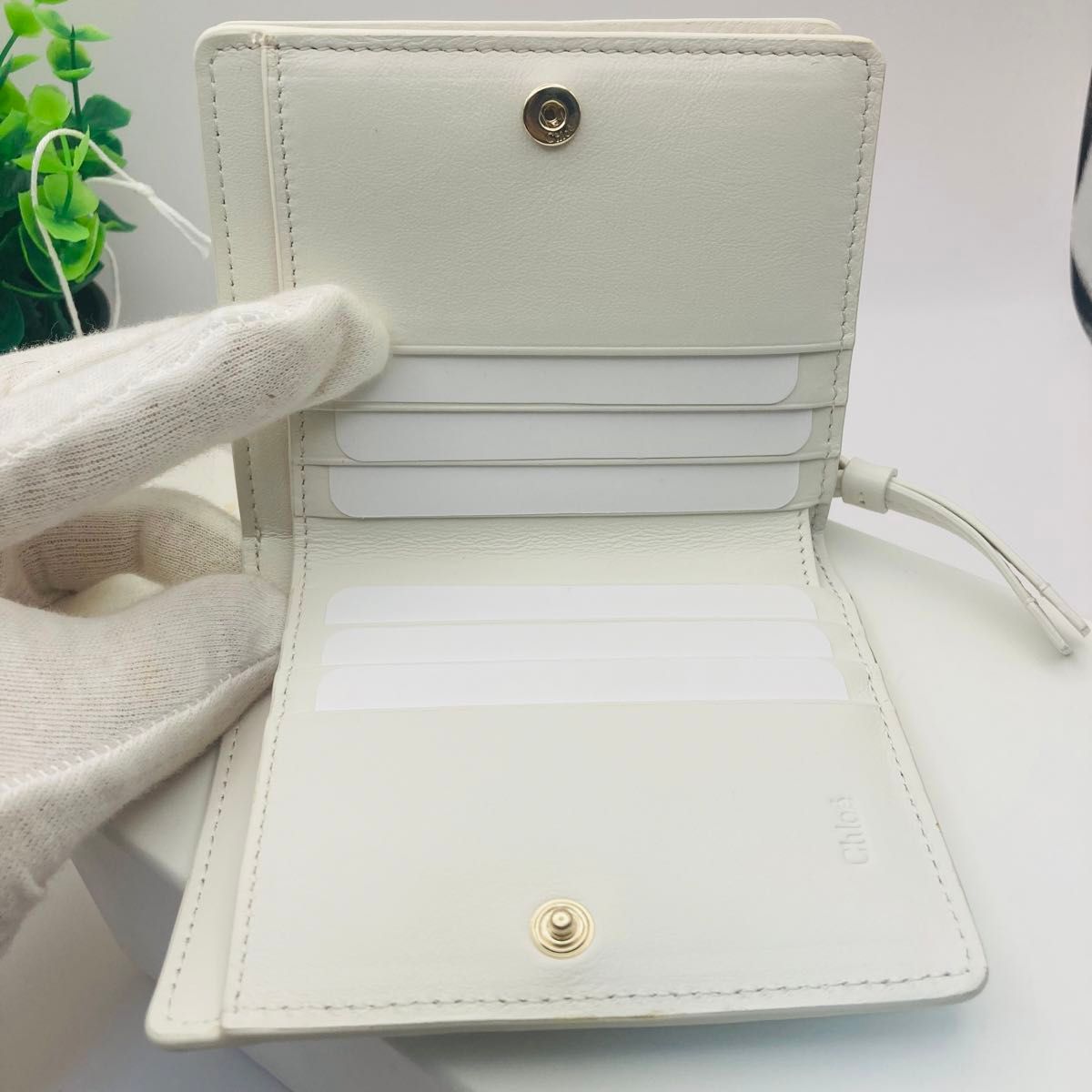 訳あり特価【新品】CHLOE クロエ センス 二つ折り財布 ホワイト 訳あり特価【新品】CHLOE クロエ センス 二つ折り財布 ホワイト